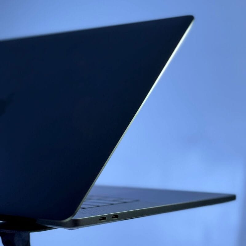 MacBook  pro 2019 16 inch i7 – Image 8