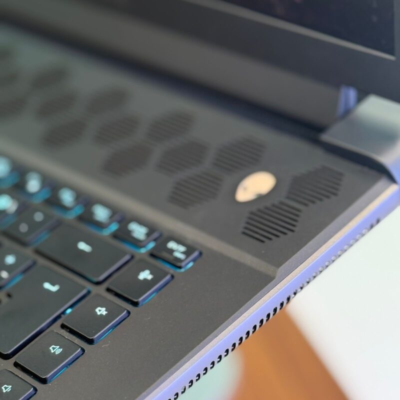 ALIENWARE M16 R1 – Image 8