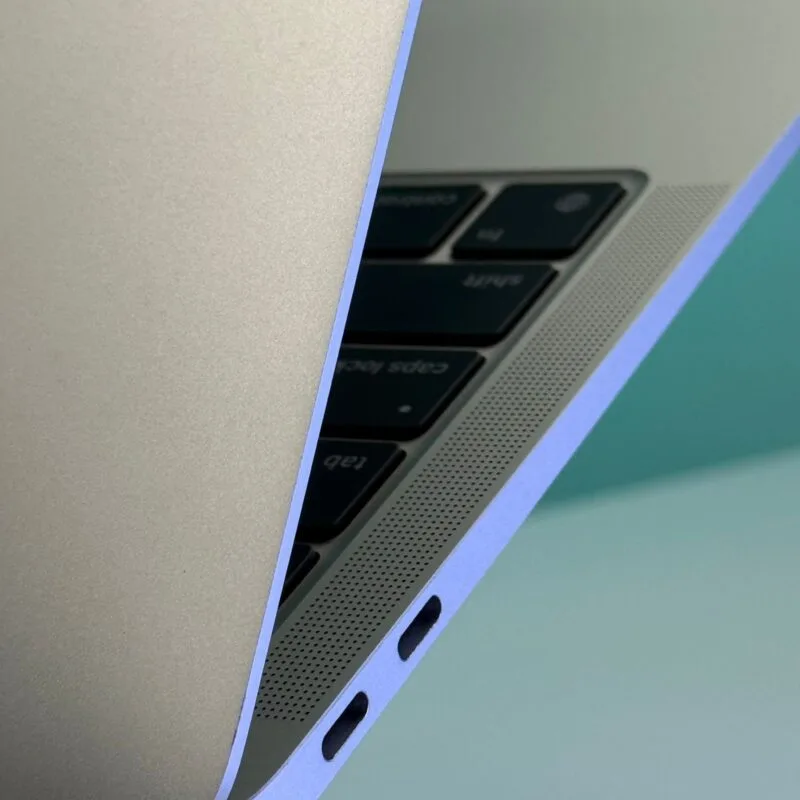 Apple MacBook Air 13" M1 – L'Équilibre Parfait entre Mobilité & Performance Apple Silicon – Image 10