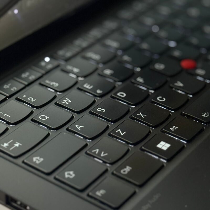 THINKPAD T14s GEN 4 – Image 8