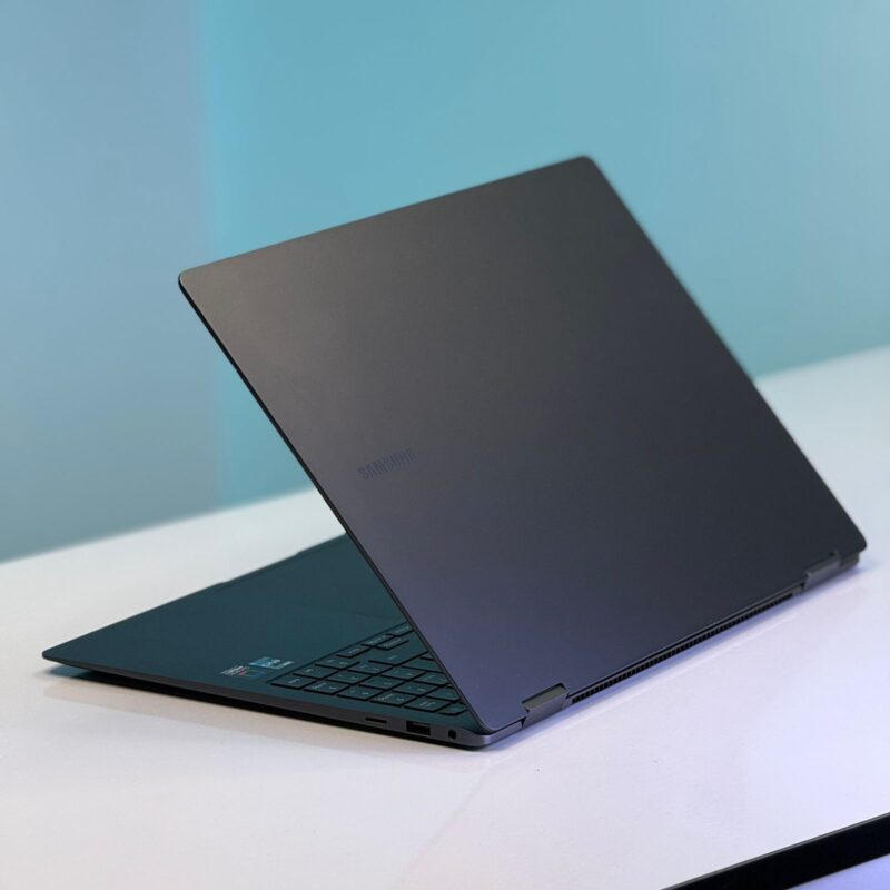Samsung Galaxy Book3 Pro 360 - L'Excellence
Dynamic AMOLED 2X & Mobilité Premium – Image 12
