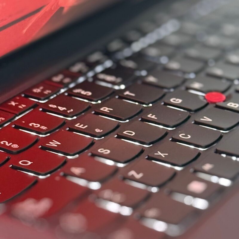 THINKPAD T14 GEN 6 – Image 8