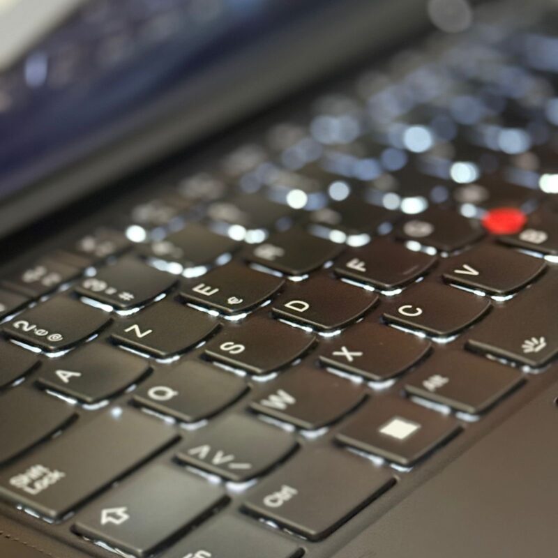 THINKPAD X1 CARBON GEN 10 i7 – Image 8