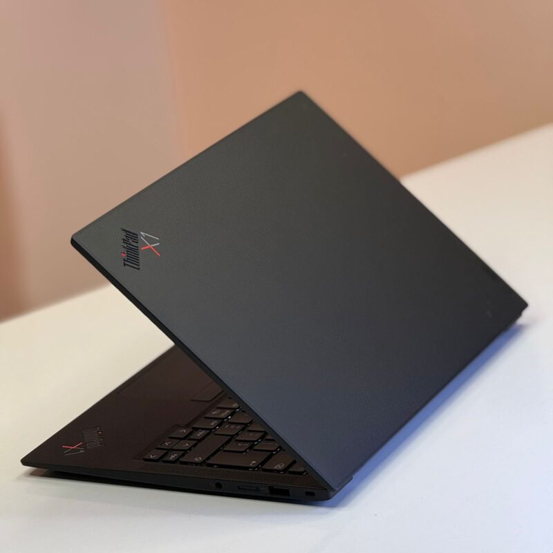 THINKPAD X1 CARBON GEN 10 i7 – Image 11