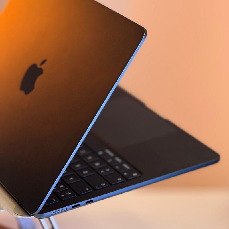 MacBook Air 13" M3 – La Puissance Nouvelle Génération & Élégance Midnight 2026 – Image 9