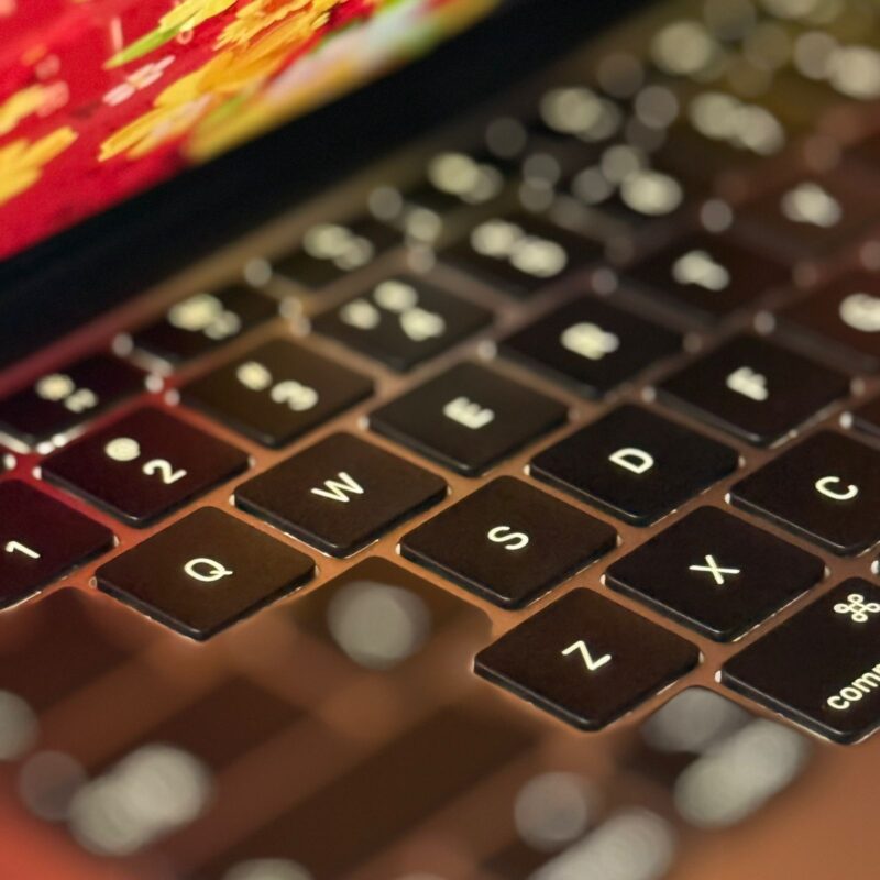 MacBook Air 13" (2020) – L'Alliance de l'Élégance Retina et de la Performance Intel – Image 8