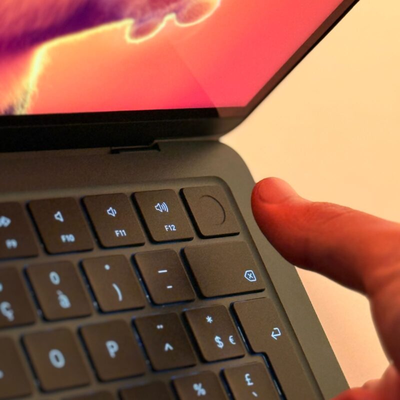 MacBook Air 13" M3 – La Puissance Nouvelle Génération & Élégance Midnight 2026 – Image 7