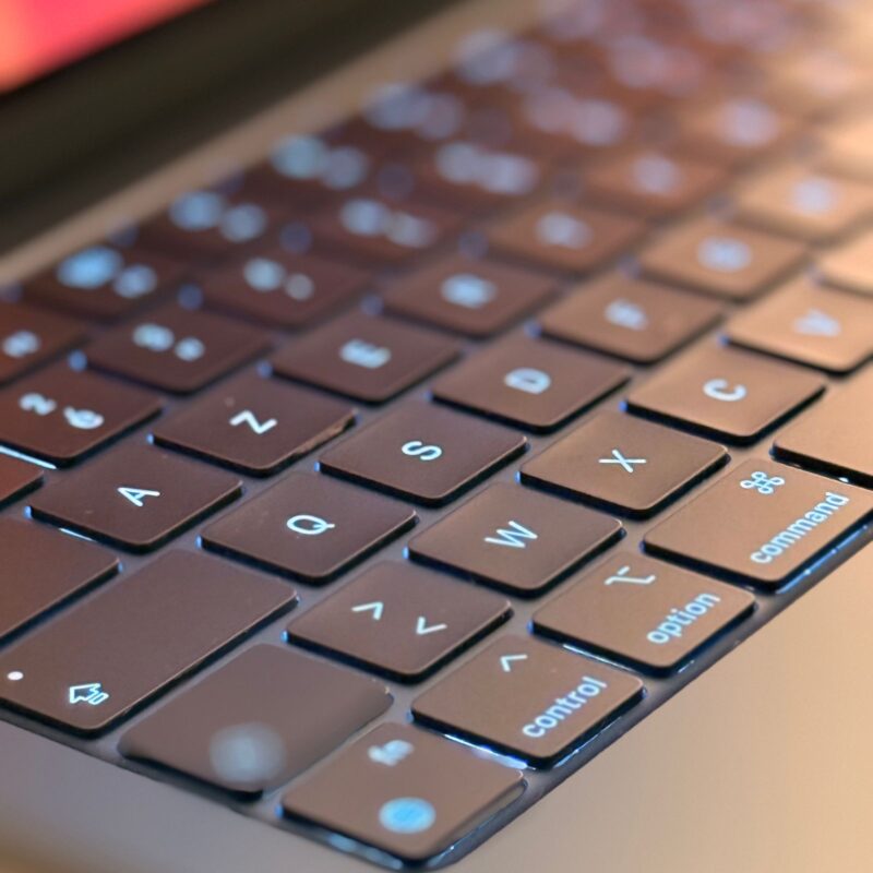 MacBook Air 13" M3 – La Puissance Nouvelle Génération & Élégance Midnight 2026 – Image 8