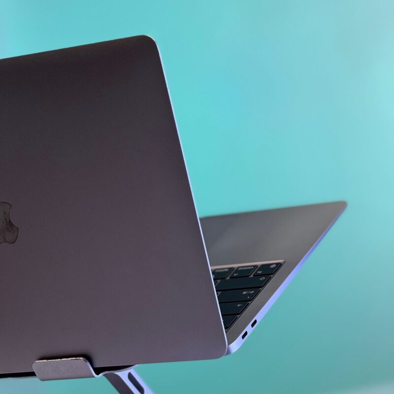 MacBook Air 13" (2020) – L'Alliance de l'Élégance Retina et de la Performance Intel – Image 9