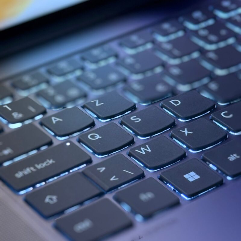 Lenovo Yoga Slim 7 15ILL9 – L’Élite de l’Intelligence Artificielle Mobile 2026 – Image 9