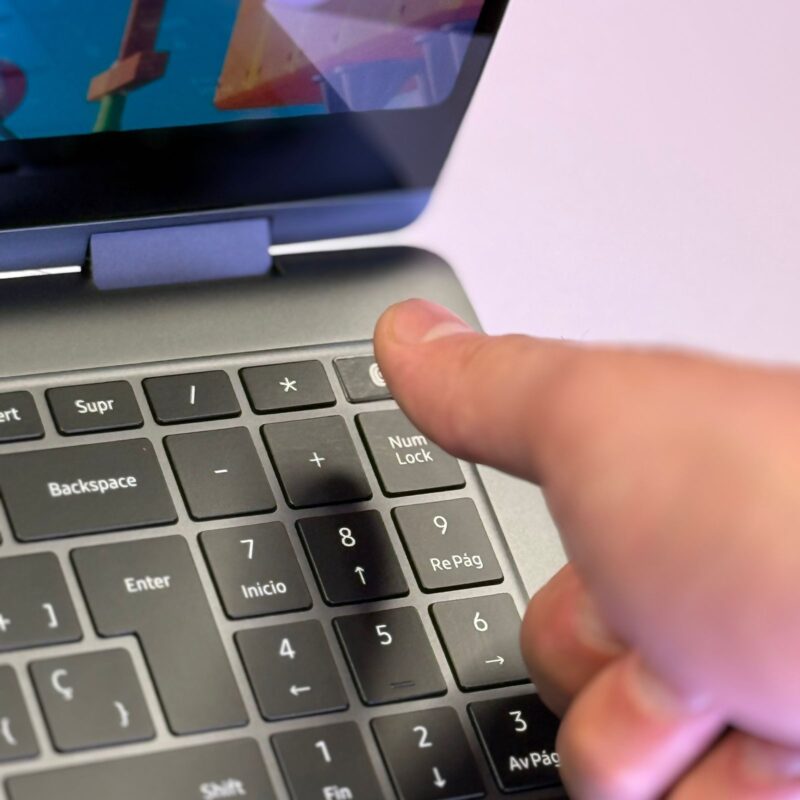 Samsung Galaxy Book3 Pro 360 - L'Excellence
Dynamic AMOLED 2X & Mobilité Premium – Image 9