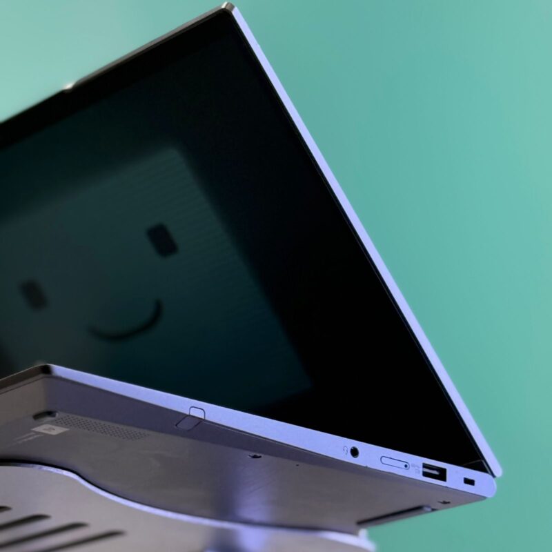 ThinkPad X1 Yoga Gen 8 – Image 4