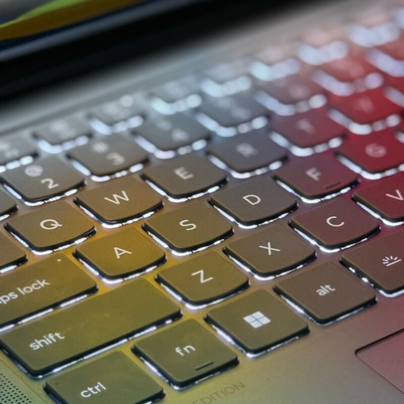 Lenovo Yoga Pro 16 IAH10 Aura Edition – Image 8