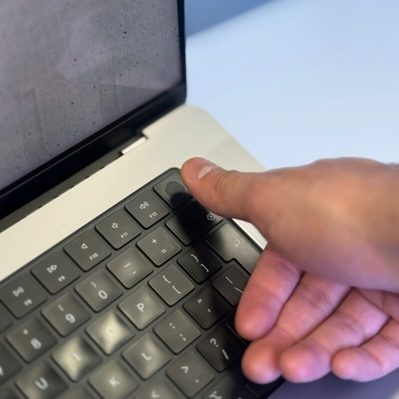 MacBook Pro 16" M1 PRO - Image 9