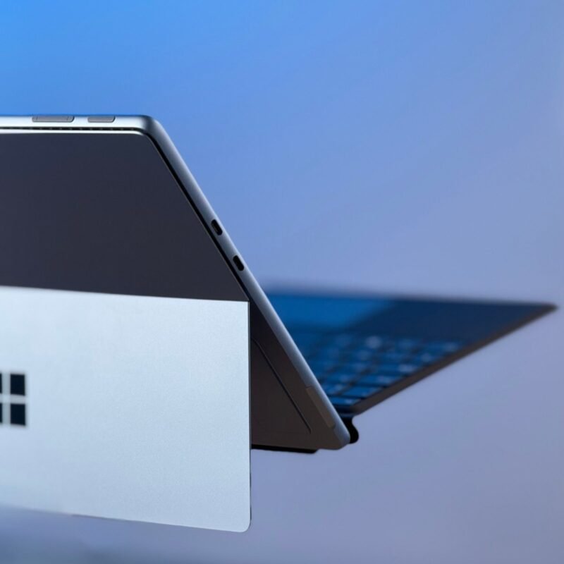 Microsoft Surface Pro 11 OLED - Image 11
