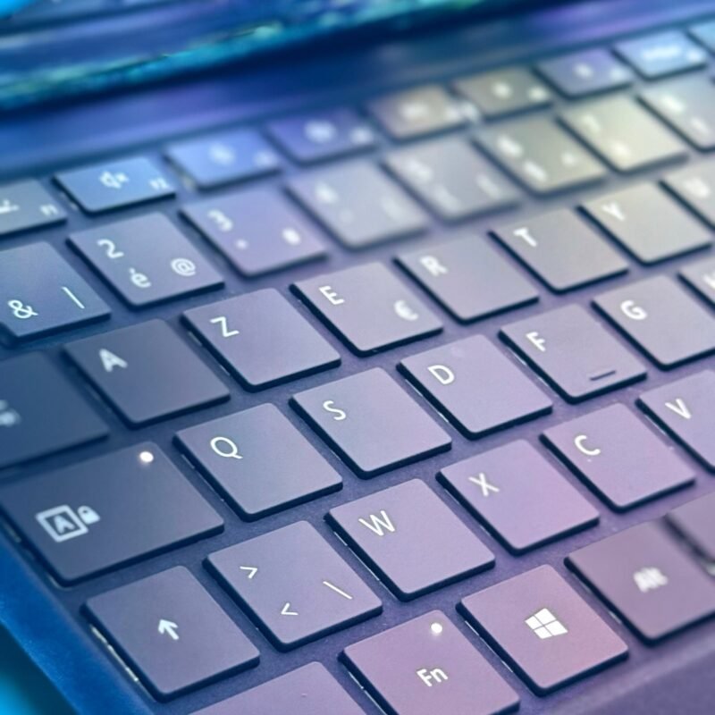 Microsoft Surface Pro 11 OLED - Image 7