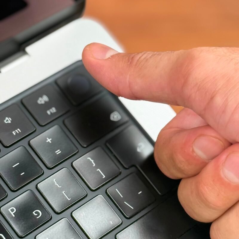 Apple MacBook Pro M2 Max 14" - Image 8