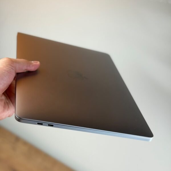 Apple MacBook Pro 13" M2 (2021) - Image 11