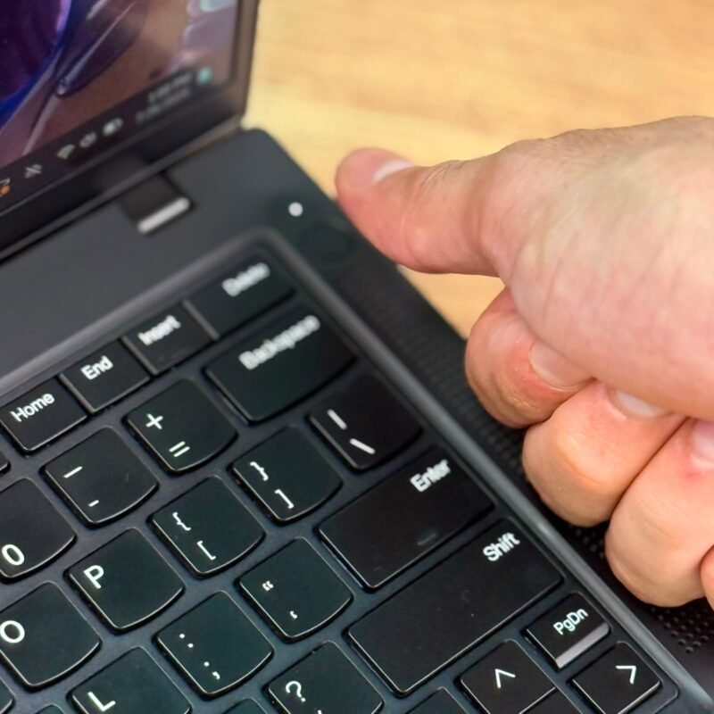 Lenovo thinkPad T14 Gen 5 - Image 9