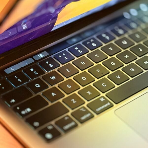 Apple MacBook Pro 13" M2 (2021) - Image 6